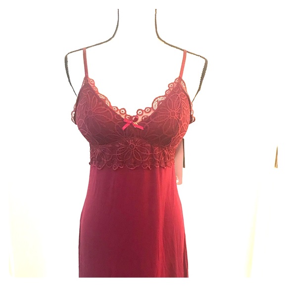 Daisy Fuentes Other - Daisy Fuentes Intimates Lace Top Chemise NWT